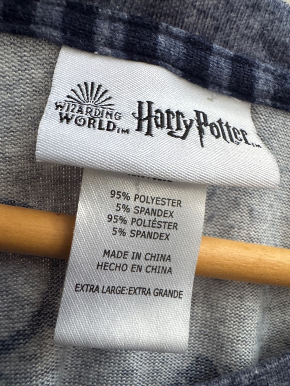 Like new 🧙♀️Harry Potter Wizarding World Lounge Top XL Poly/Spandex blend - Picture 2 of 9